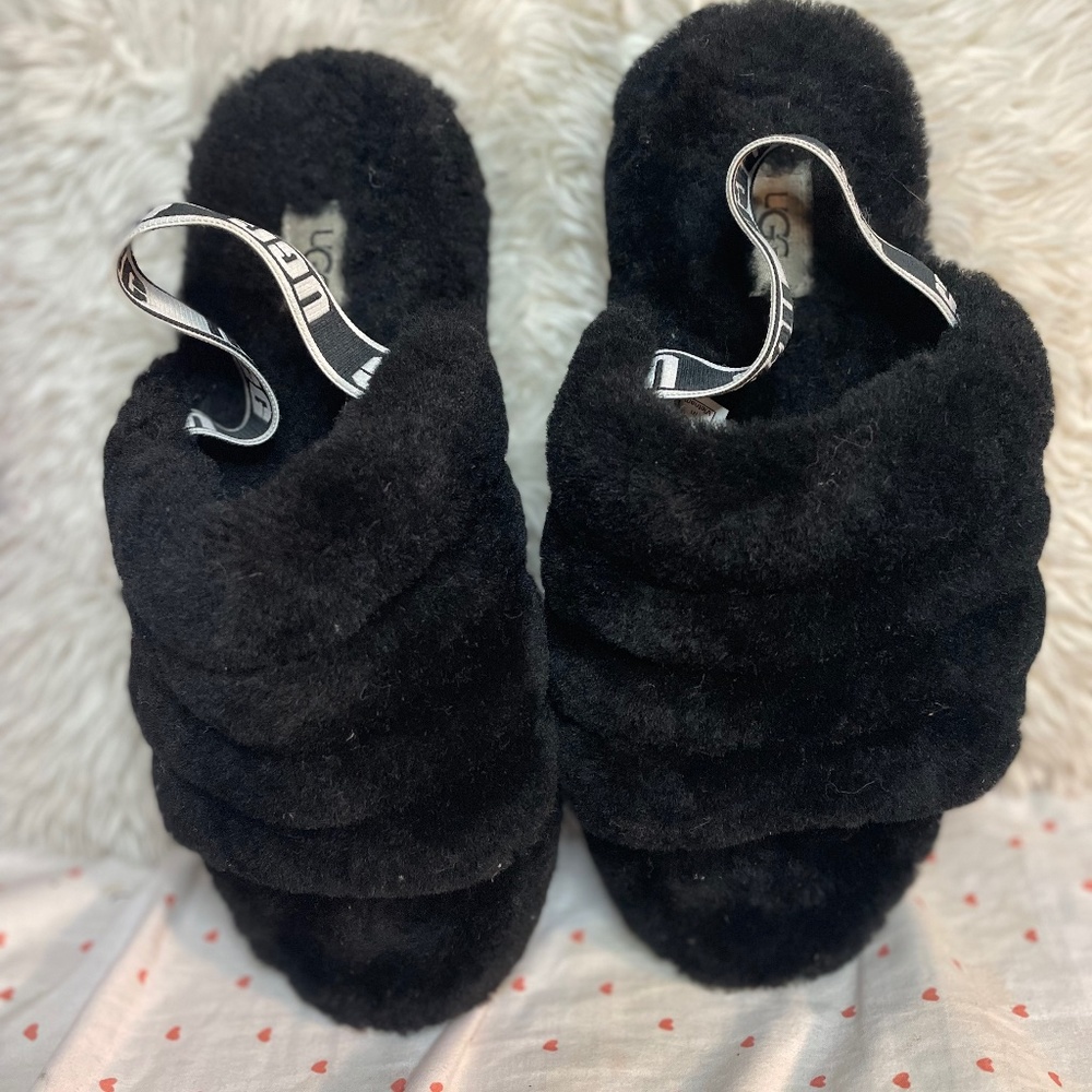 Ugg fluff slippers/slides